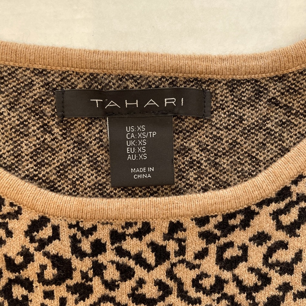 Tahari Leopard Print Knit Sweater size XS EUC - Picture 4 of 9